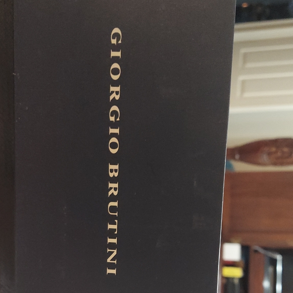 Giorgio Brutini Sleek Black Box